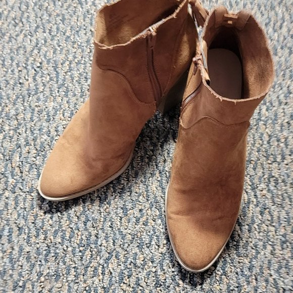 Universal Thread Women's Brown Suede Clare Tassel Heeled Bootie Size 8.5 - Picture 11 of 16